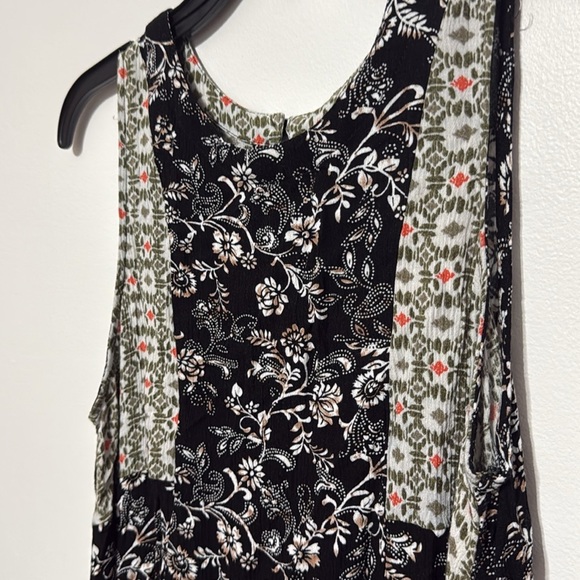 Umgee Chloe, black white and green floral print tank top - Picture 3 of 10